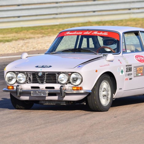 Autodromo di Modena, “Drive Experience Track Day” di Davide Cironi. Gian Luigi Picchi su Alfa Romeo GTV 2000 ex Autodelta