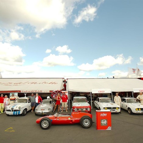 46^ AvD-Oldtimer-Grand-Prix, Nürburgring: schieramento del Portello nei paddock. Foto di Dario Pellizzoni.