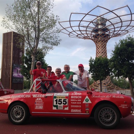 Arexpo Motorshow Experience 2017, il team Scuderia del Portello presso l'Albero della Vita. Foto di Dario Pellizzoni.