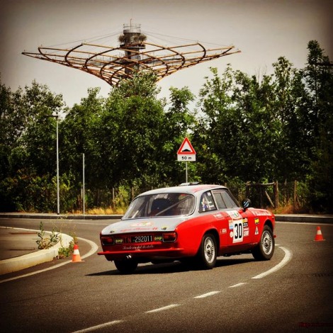 Arexpo Motorshow Experience 2017, una delle vetture della Scuderia del Portello verso l'Albero della Vita. Foto di Dario Pellizzoni.