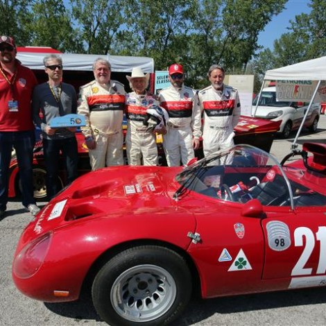 Motor Legend Festival 2018, Imola: Marco Cajani e Arturo Merzario consegnano il trofeo alla memoria di Teodoro Zeccoli al figlio Andrea. Foto di Massimo Campi.