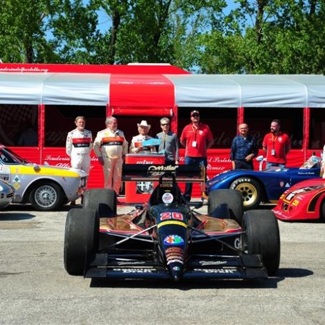 Motor Legend Festival 2018, Imola: la Formula Indy Lola Alfa Romeo e i piloti della Scuderia del Portello con Andrea Zeccoli. Foto di Carlo Sirtori.