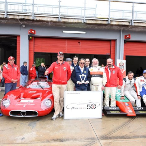 Il Portello consegna il trofeo dei Campioni Alfa Romeo a Gian Carlo Minardi. Foto Pellizzoni